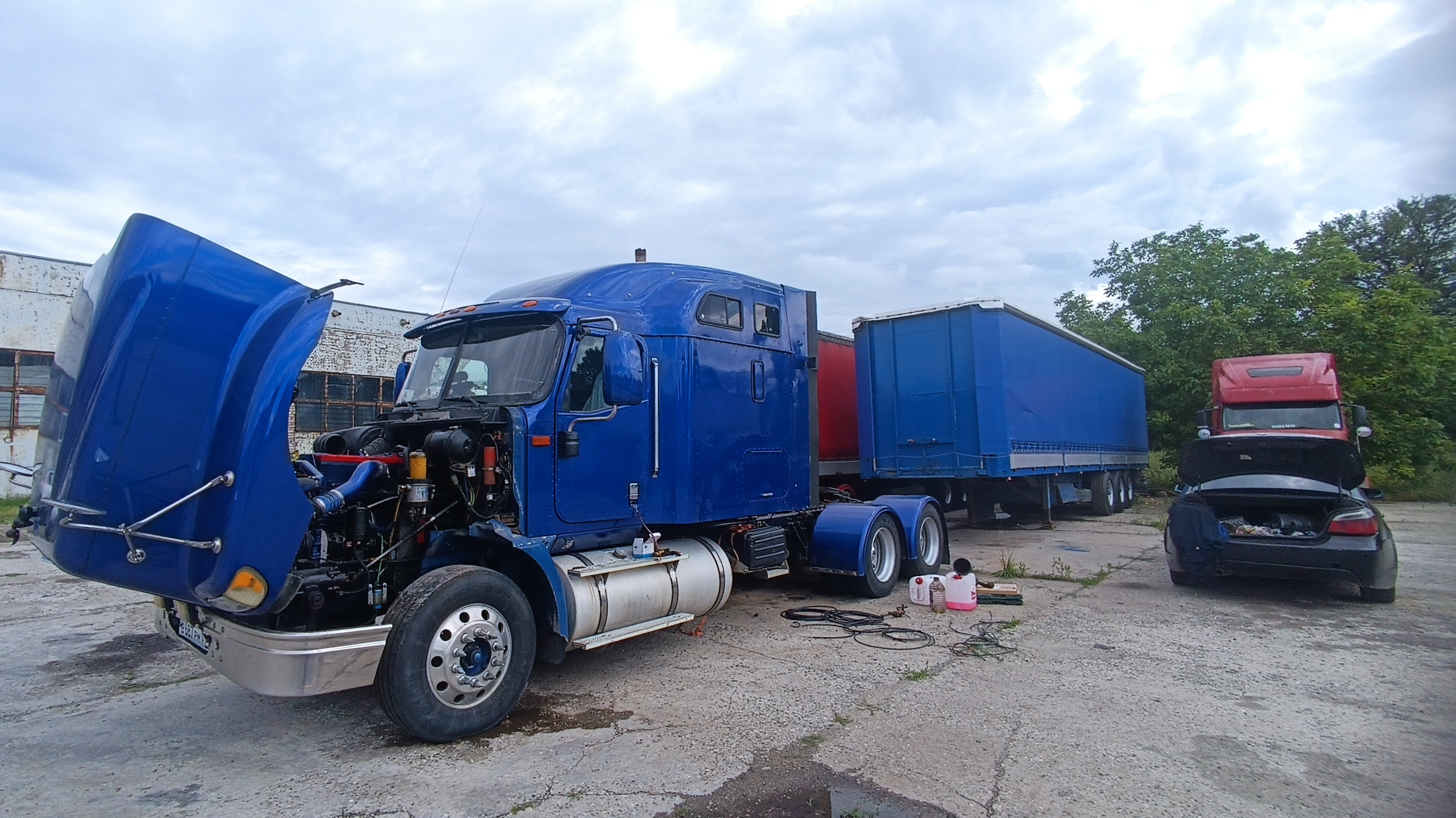 International 9400i Cummins N14 регулировака моторного тормоза и уровень пола от евро прицепа и тд..