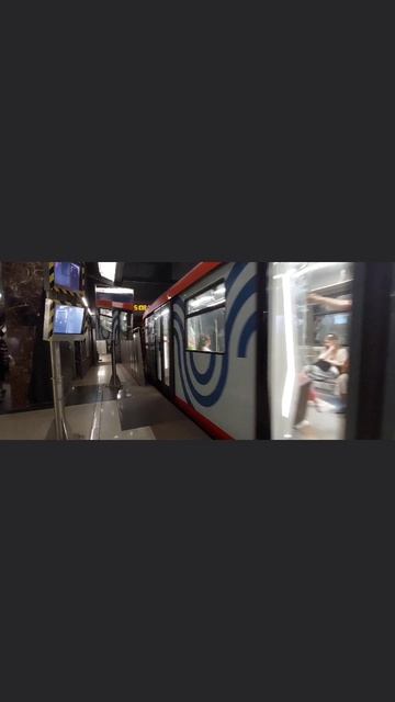 Отправление поезда москва 2026 и эго кабина! Этот человек в маске очень странный был он хотел что то