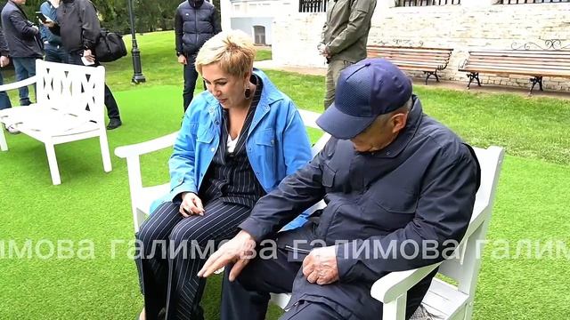 Кот подошел к Рустаму Минниханову во время разговора в Тетюшском районе