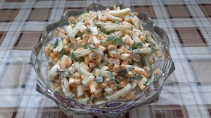 Лёгкий салат со свежим огурцом и консервированной кукурузой