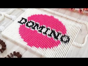Крупнейший в Финляндии эффект домино — цепная реакция из печенья Domino