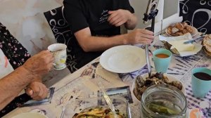 Шикарный стол накрыла Светлана.