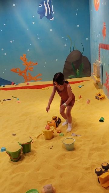 Милана играет 😍