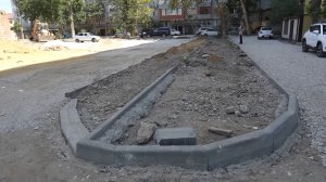 На улице Зои Космодемьянской, продолжаются работы по благоустройству дворовой территории
