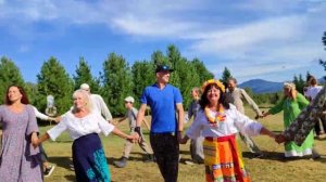 Сегодня 15.08.26. День хороводов Мира.