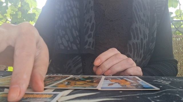 Нужна или отпустил? Расклад Таро