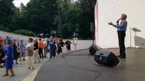 20260815 Танцы песня Фантазёр ты меня называла мы с тобою не пара Поёт Николай Печко парк город Орёл