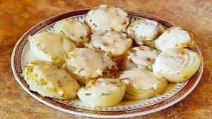 Лук, запечённый на сковороде под сыром. Необычное, но интересное на вкус блюдо