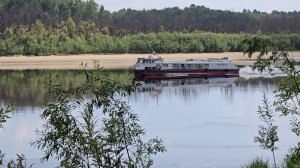 Очень мало воды!!! Пески,волны и облака