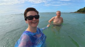 Кто на что УЧИЛСЯ) Покушали и КУПАТЬСЯ в море ЛУЧШЕ чем на МАЛЬДИВАХ! Нашли ПРИВАТНЫЙ пляж на Самете