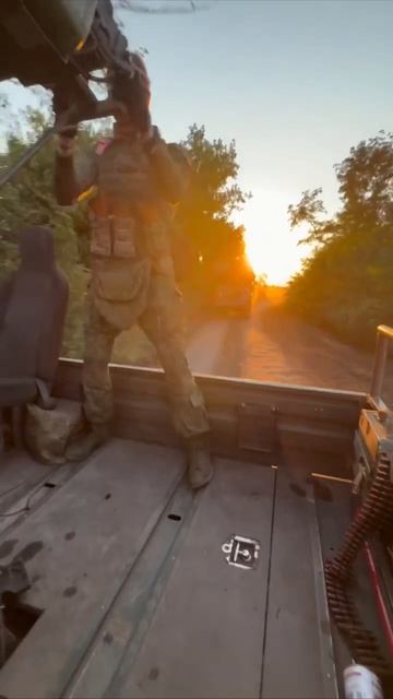 Плечом к плечу - к Победе!💪  Пусть воинский дух, смекалка и боевая удача будут с каждым, кто держит
