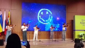 Smells like a teen spirit (Nirvana)- ансамбль скрипачей «Энкор» под руководством Марии Осадчей.