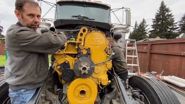 Установка И Сборка Двигателя Продолжается Caterpillar 6NZ Kenworth W900L Часть 5