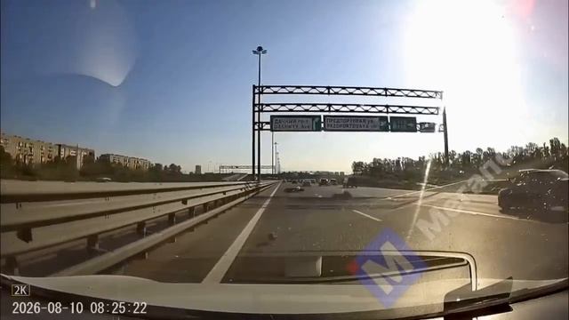 Жёсткое ДТП с мотоциклистом спровоцировало пробку на КАД
