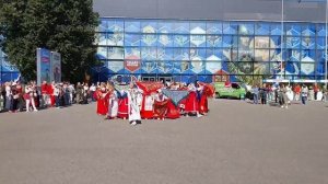 Красочный танец с платками