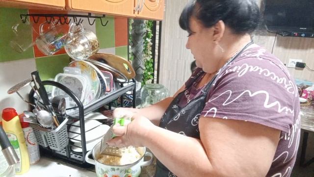 Решила сегодня испечь осетинские пироги с двумя начинками.
