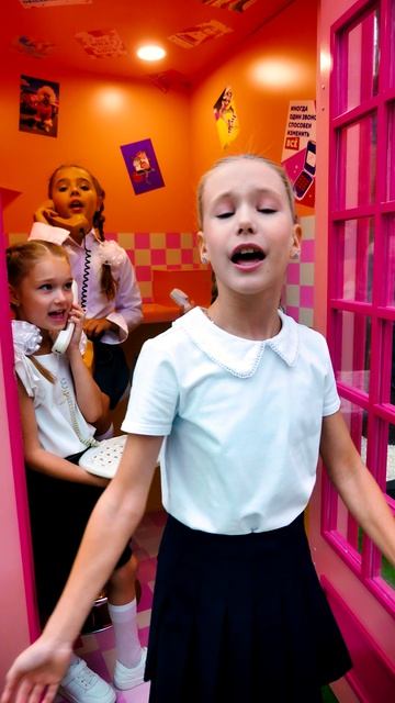 Любишь школу или каникулы больше? 😄 Голосуй в комментах! 👇  #школа #reels #трендыreels