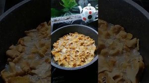 Лисички в сметане
