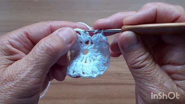 Квадратный мотик крючком.