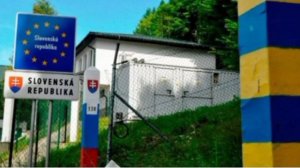 Украинские власти вывозят архивы и имущество из Краматорска на границу со Словакией,