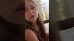 Что? Распоковка бумажных сюрпризов Суши - роллы?
Вера устала сниматься в видео?