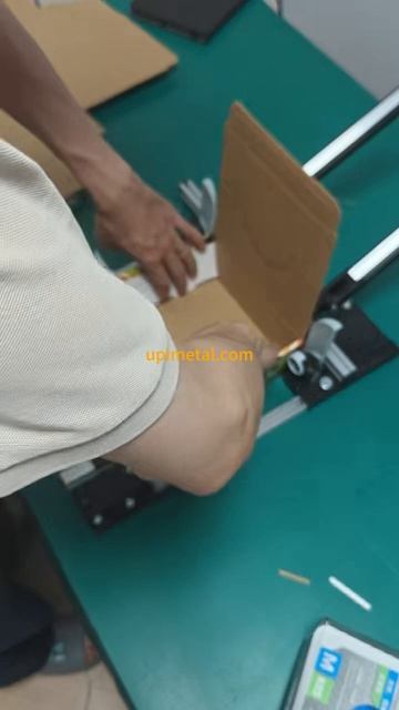 Приспособление для складывания высеченных коробок