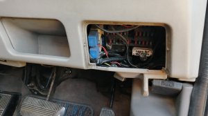 Где находится предохранитель прикуривателя Nissan Tino