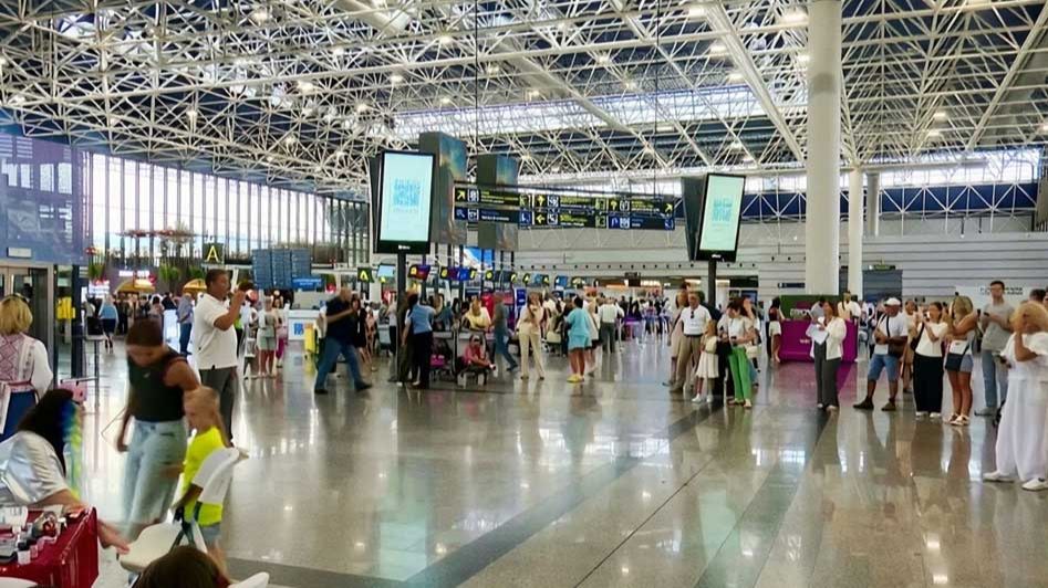 В аэропорту Сочи открылась выставка 