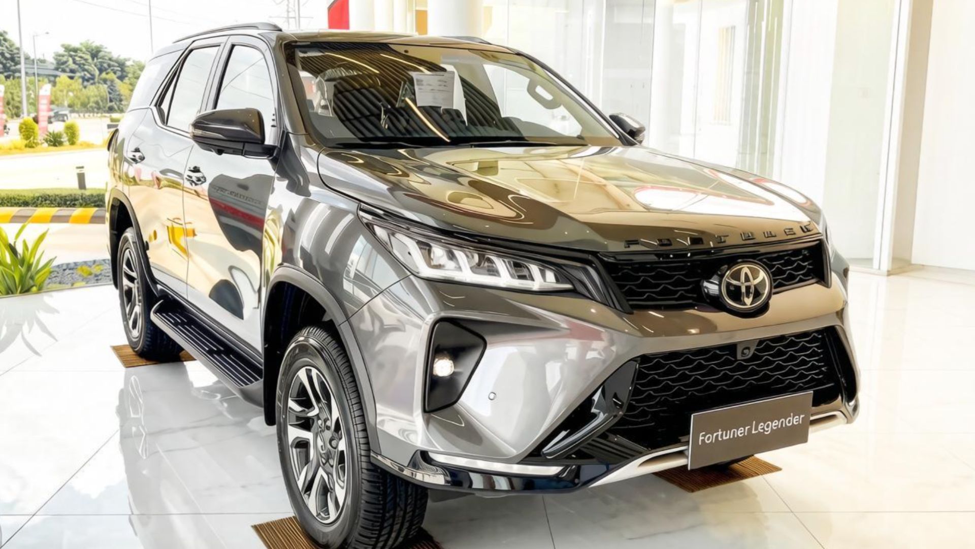 TOYOTA FORTUNER LEGENDER 2026 года — 7-местный внедорожник класса люкс. Обзор автомоблей.