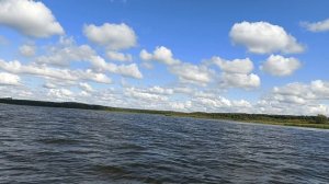 Поплыли на рыбалку.