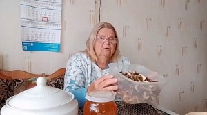 Неоправданные надежды . Новые вкусняшки к чаю . А вот ,  первые  сухие грибочки.