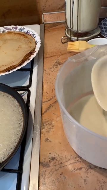 Тонкие и постные  блинчики на завтрак 🥞!Простой рецепт😋🥞🏠#блинысдырочками