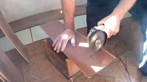 Укладка ламината с подрезкой болгаркой.