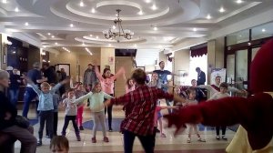 Санкт-Петербург, Рептно. Зарядка для детей в пансионате.