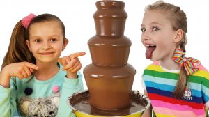 Шоколадный челлендж Полина играет с Софией