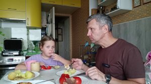 ЧЕСТНАЯ ОЦЕНКА ОТ ДОЧКИ! СНИМАЕМ ПРОБУ С СОЧНОЙ КУРИЦЫ НА ГРИЛЕ. ДЕЛА ЖИТЕЙСКИЕ