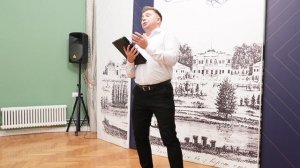 Андрей Крутов исполняет романс «Оне отвечали» Рахманинова. Фортепиано — Наталья Латифова