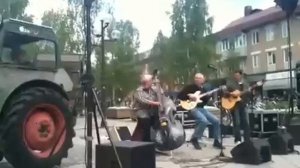 Tractor Performs With Jazz Band