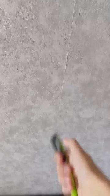 как крутить щётку на одном пальце