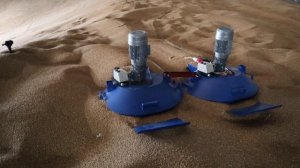 Работа двух ворошителей зерна «Крот» в тандеме