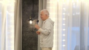 Муж раз в месяц должен дарить жене подарки. Александр Хакимов