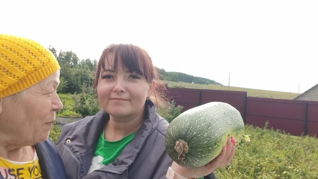 Салат птицам Мои помощники  без них как без рук 