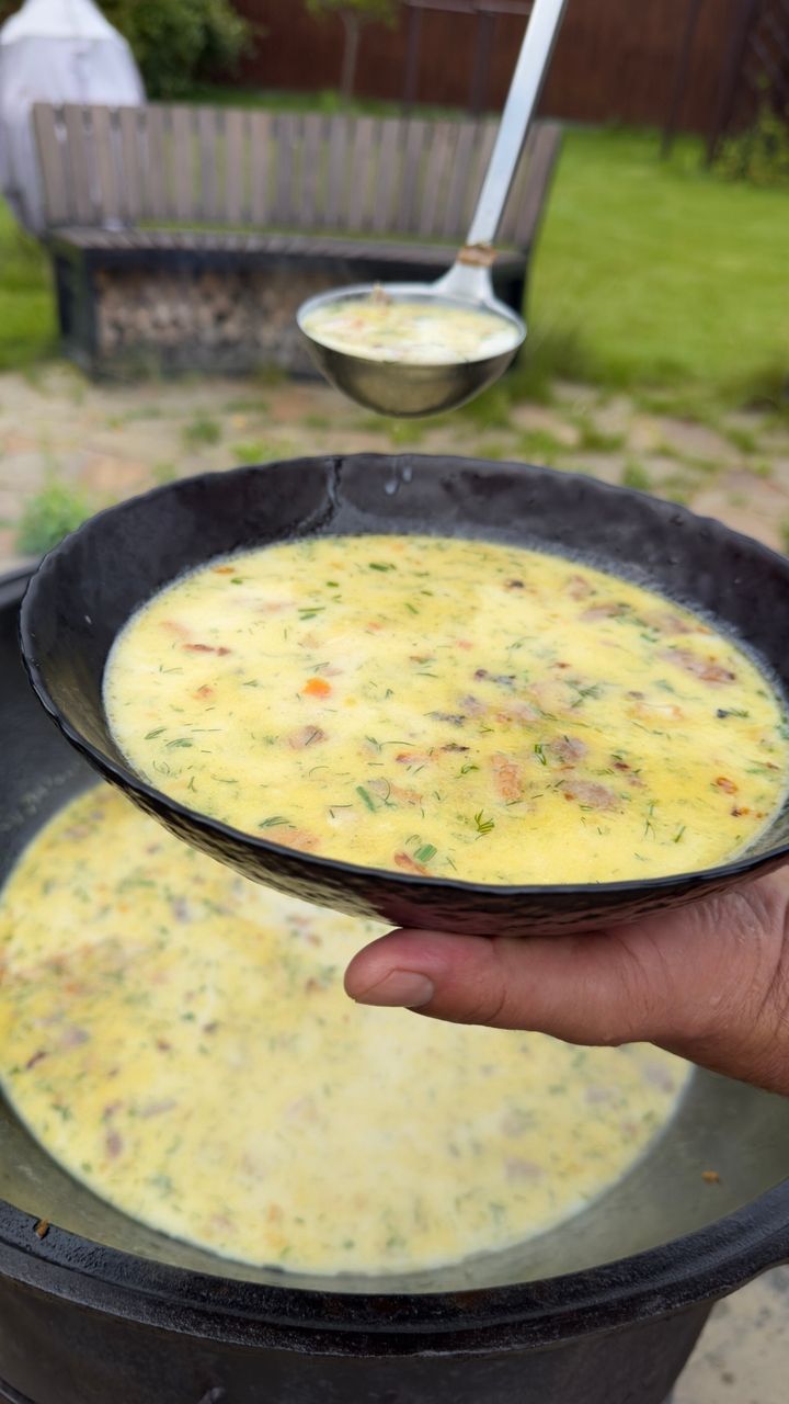 Сырный суп с копченой курицей в казане