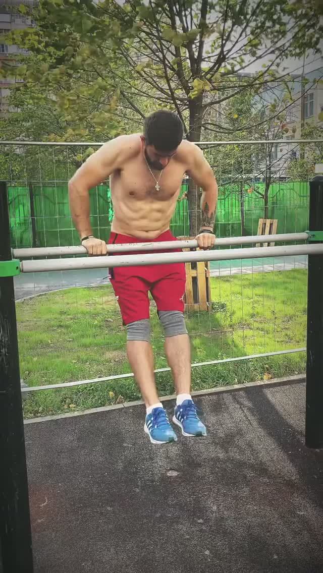 Отжимания от перекладины