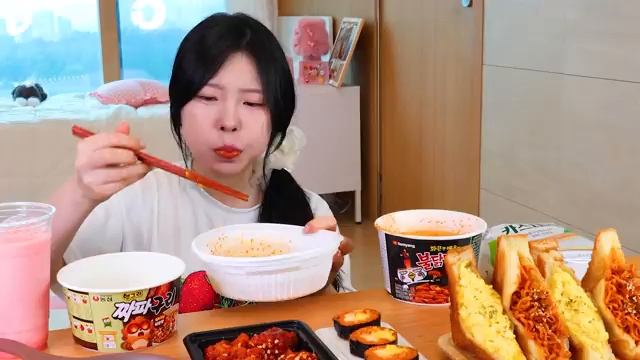 ASMR Мукбанг