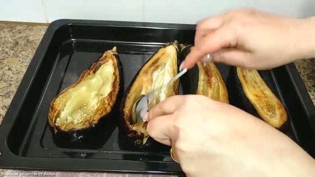 Баклажаны запеченные с сочной начинкой.