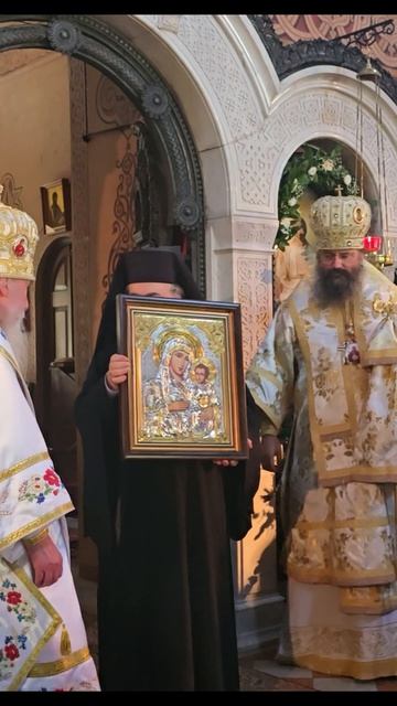 Передача иконы Богородицы Патриархом Иерусалимским
