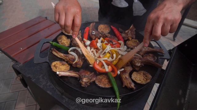 МНОГО МЯСА НА СКОВОРОДЕ САДЖ