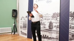Андрей Крутов исполняет романс «День ли царит» Чайковского. Фортепиано — Наталья Латифова