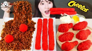 Мукбанг - острая лапша и лапша с чёрным соусом и сырные закуски - много соуса